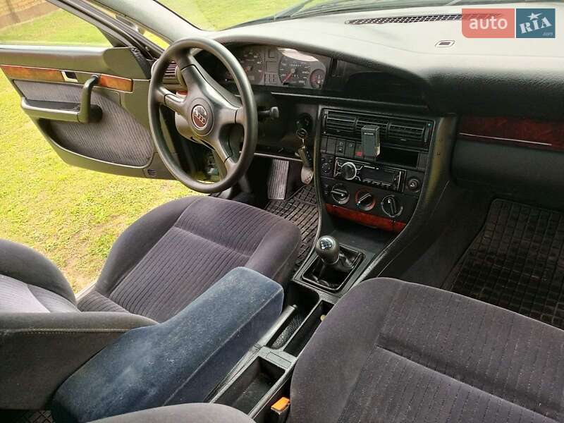 Седан Audi 100 1992 в Владимире