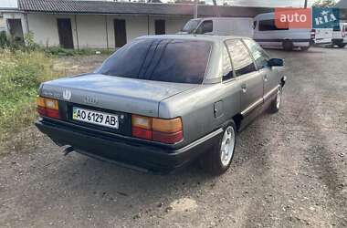 Седан Audi 100 1990 в 