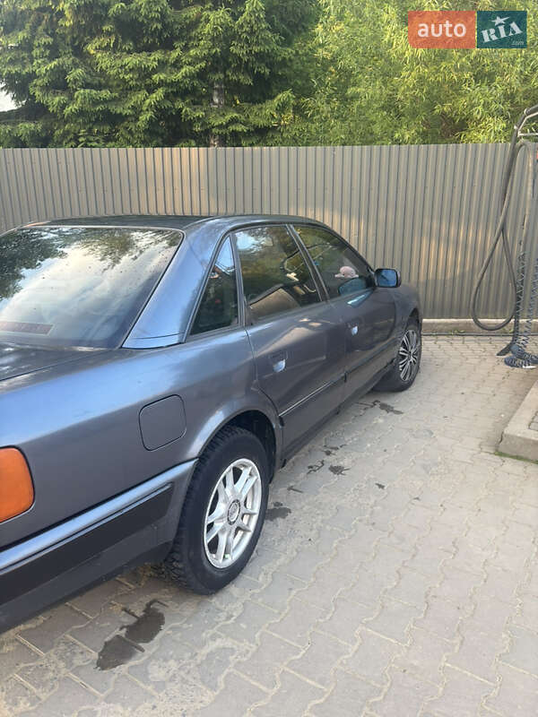 Седан Audi 100 1992 в Яремче