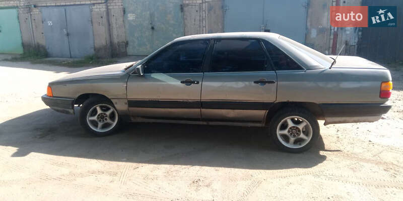 Седан Audi 100 1986 в Кременчуге