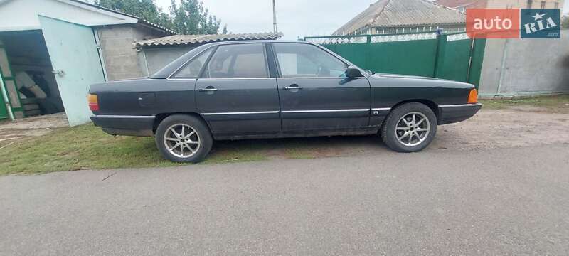 Седан Audi 100 1986 в Бобровице