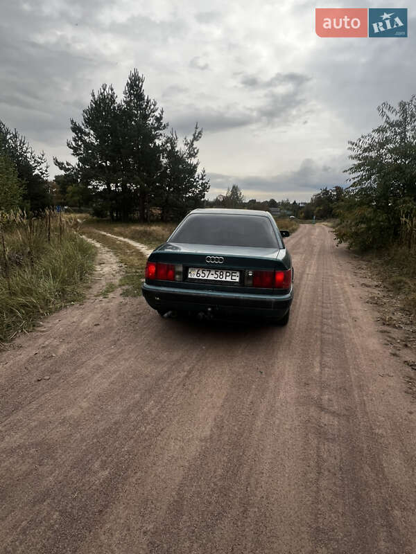 Седан Audi 100 1994 в Коростене
