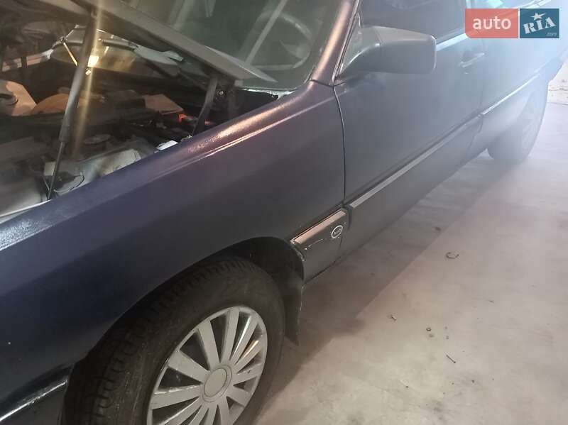 Седан Audi 100 1986 в Гощі