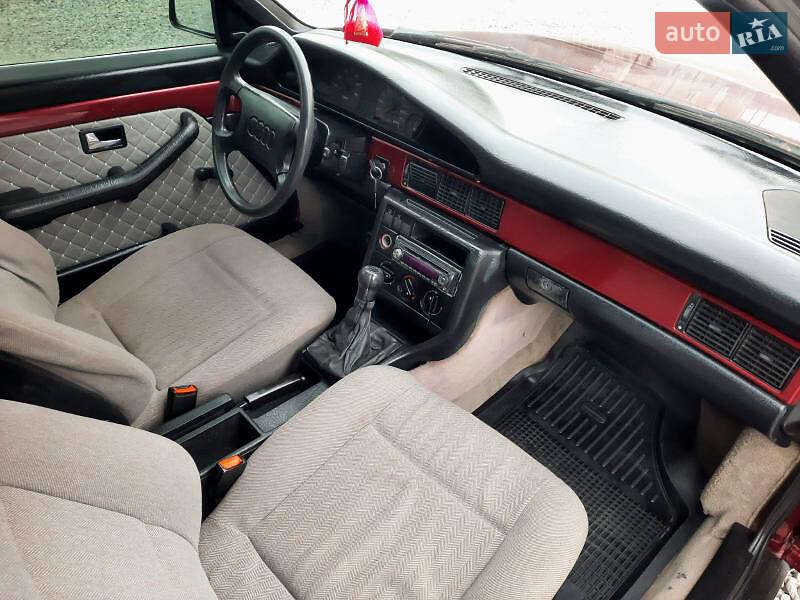 Седан Audi 100 1988 в Черновцах