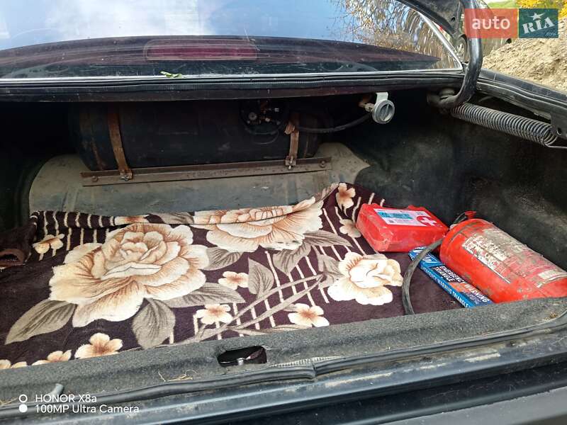 Седан Audi 100 1986 в Черновцах