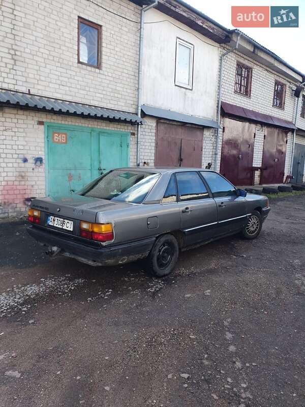 Седан Audi 100 1986 в Житомире