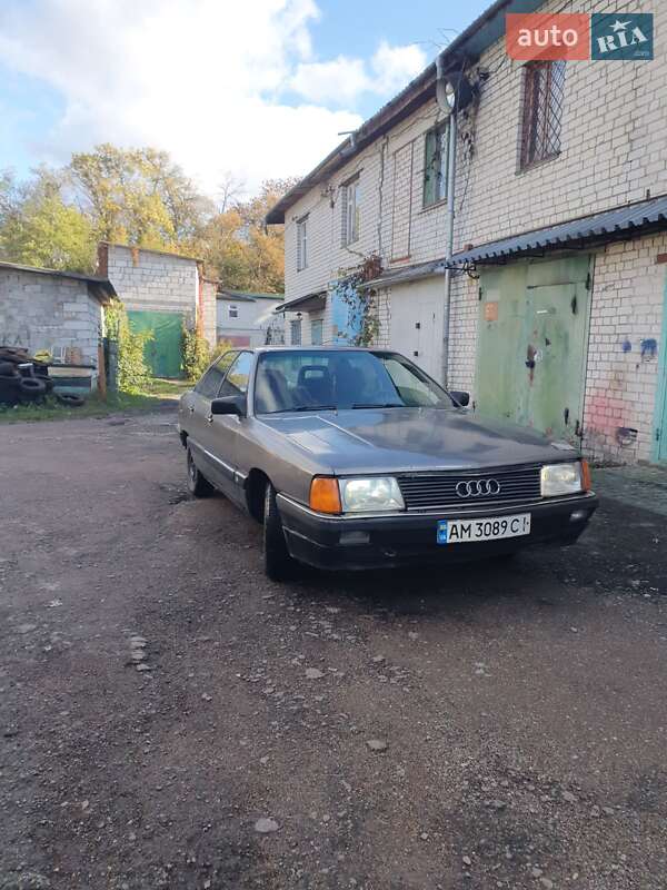 Седан Audi 100 1986 в Житомире