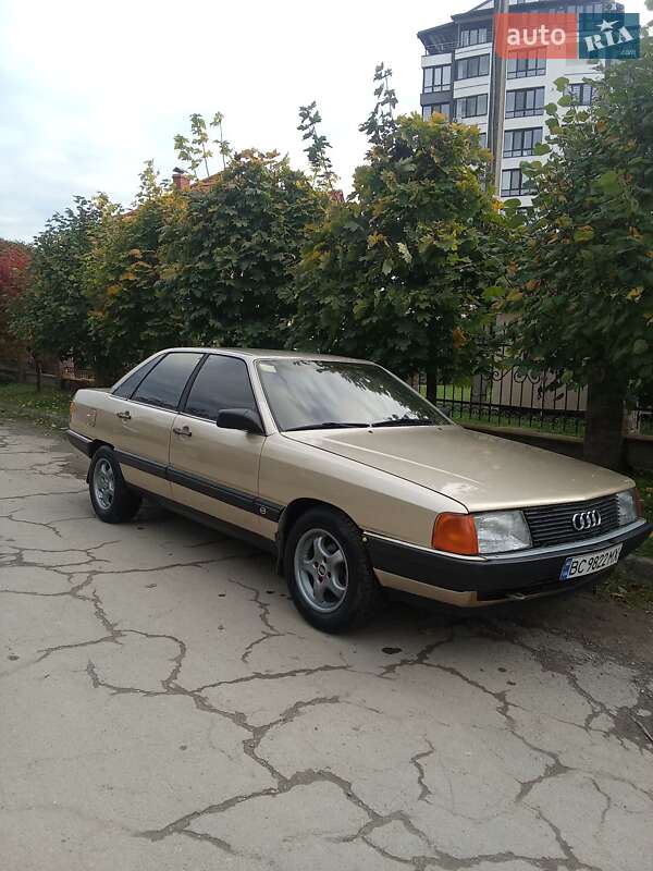 Audi 100 1985 Audi 100 1985