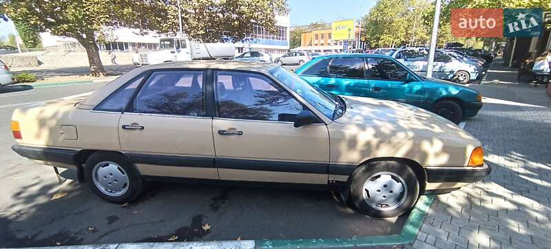 Седан Audi 100 1989 в Чорноморську