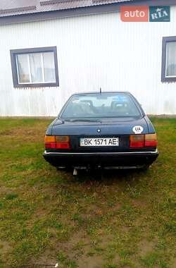 Седан Audi 100 1987 в Сарнах