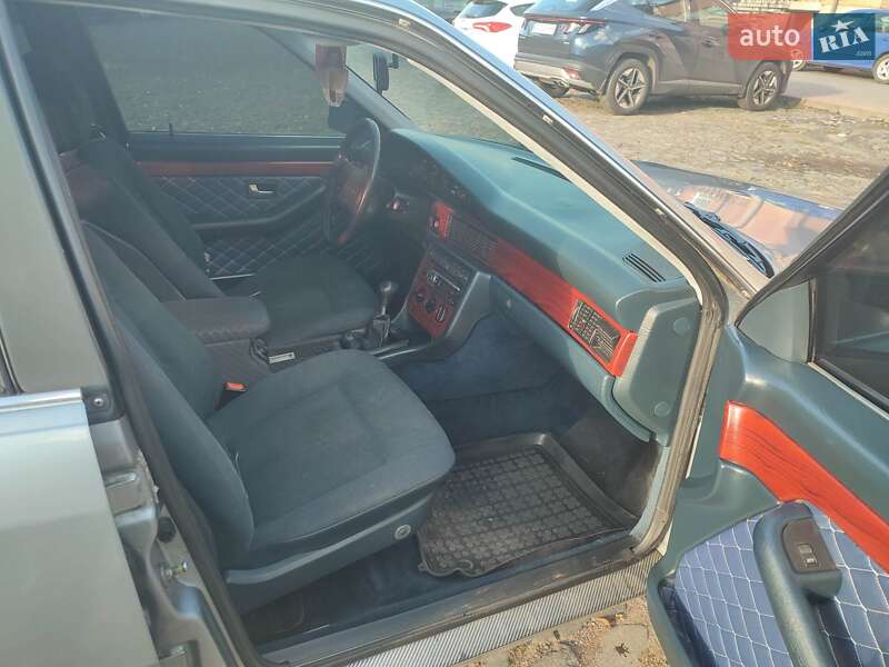 Седан Audi 100 1984 в Луцке