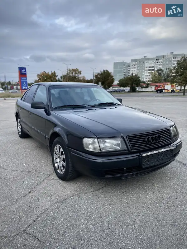 Audi 100