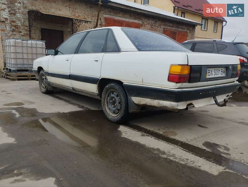 Седан Audi 100 1990 в Березному