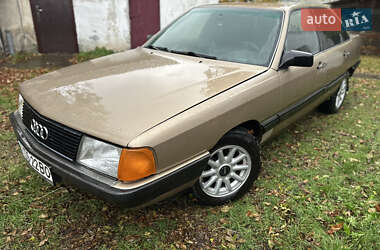 Седан Audi 100 1987 в Любомлі