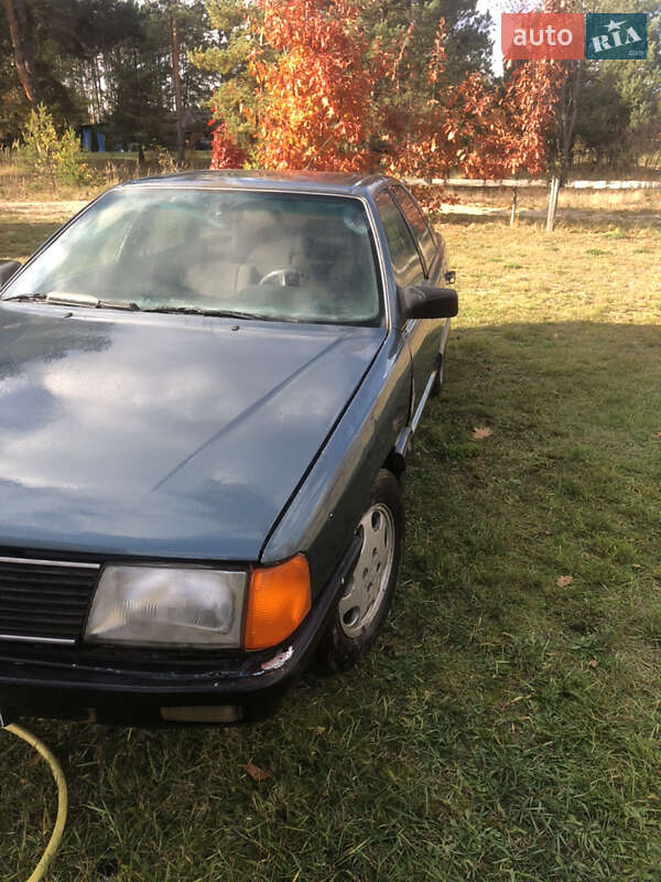 Седан Audi 100 1988 в Маневичах