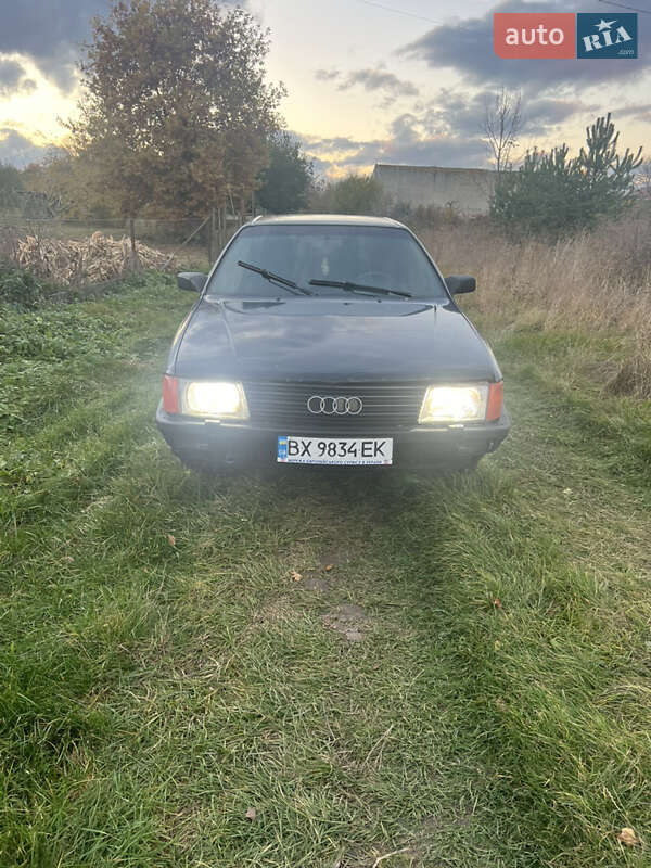 Седан Audi 100 1989 в Копычинце
