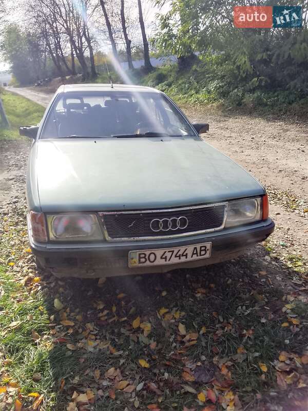 Седан Audi 100 1984 в Дунаевцах