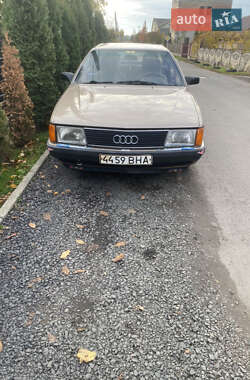Седан Audi 100 1984 в Луцке