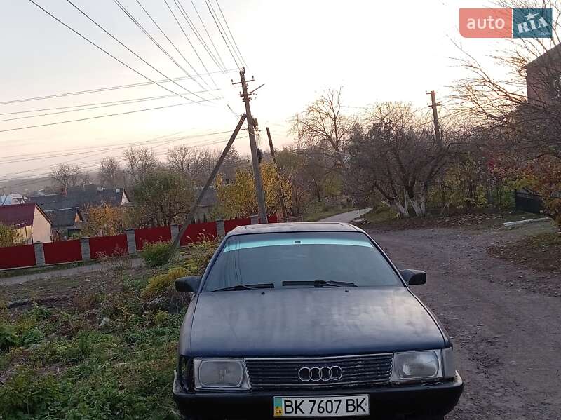 Седан Audi 100 1986 в Гощі