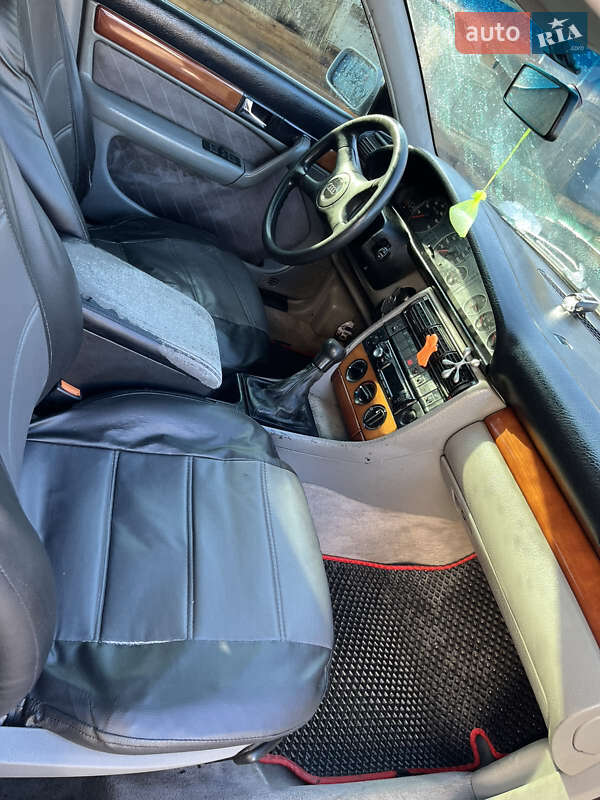 Седан Audi 100 1991 в Бобрке