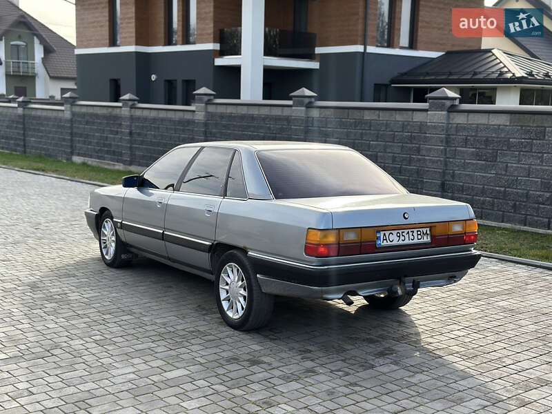 Седан Audi 100 1984 в Ровно