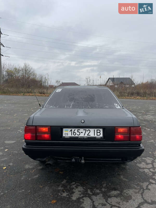 Седан Audi 100 1983 в Володимирі