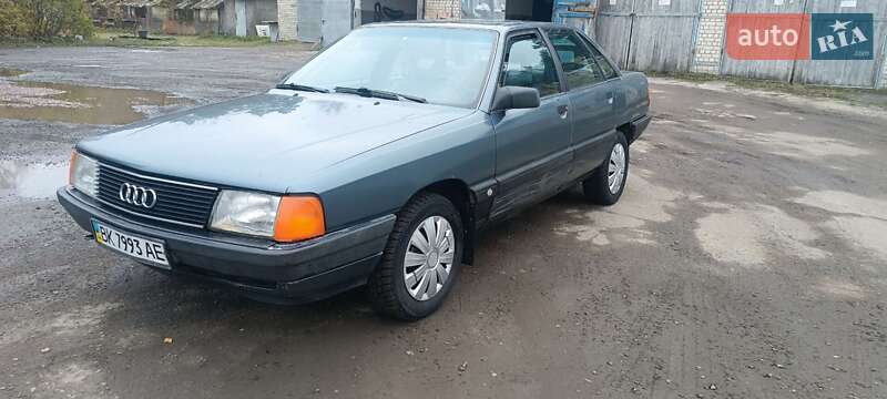 Седан Audi 100 1988 в Ровно