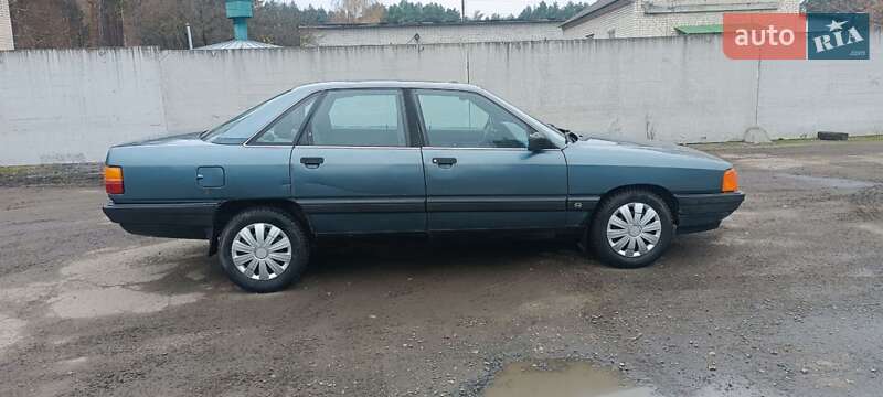 Седан Audi 100 1988 в Ровно