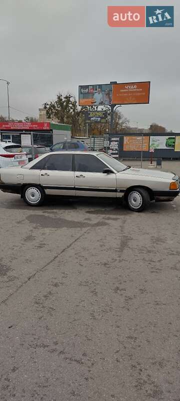 Седан Audi 100 1986 в Полтаві