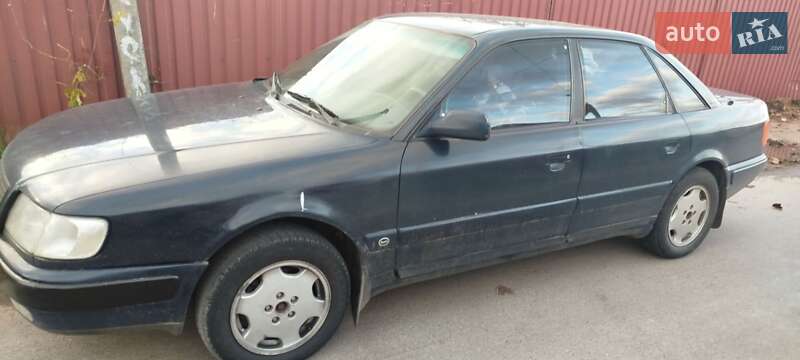 Седан Audi 100 1992 в Вараші