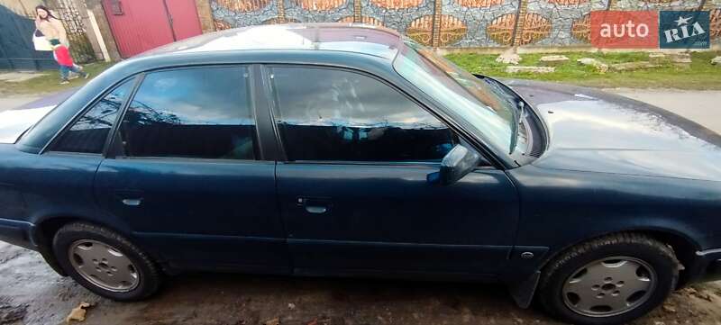 Седан Audi 100 1992 в Вараші