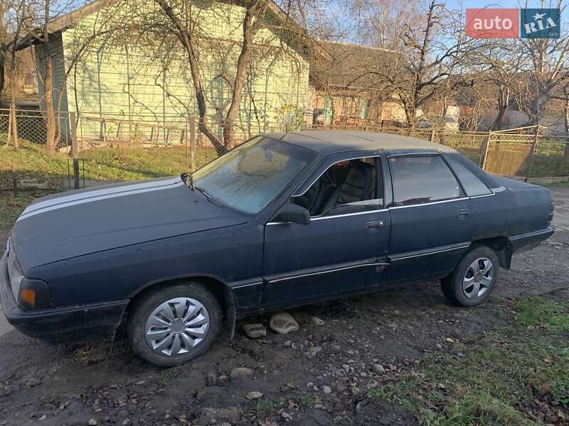 Седан Audi 100 1983 в Калуше