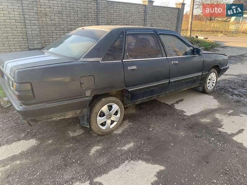 Седан Audi 100 1983 в Калуше