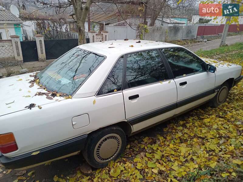 Седан Audi 100 1989 в Умани