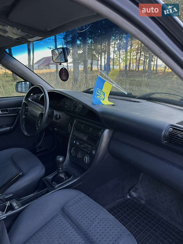 Седан Audi 100 1993 в Костополе