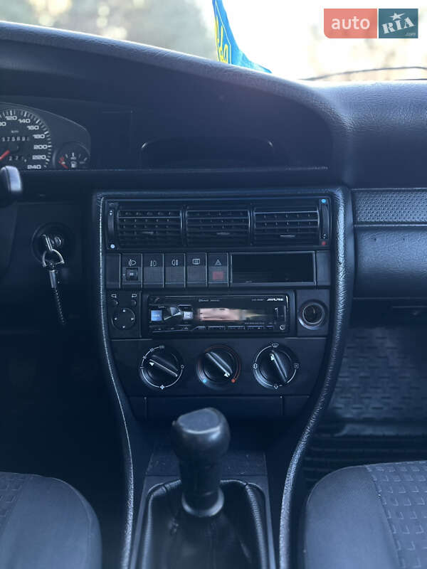 Седан Audi 100 1993 в Костополе