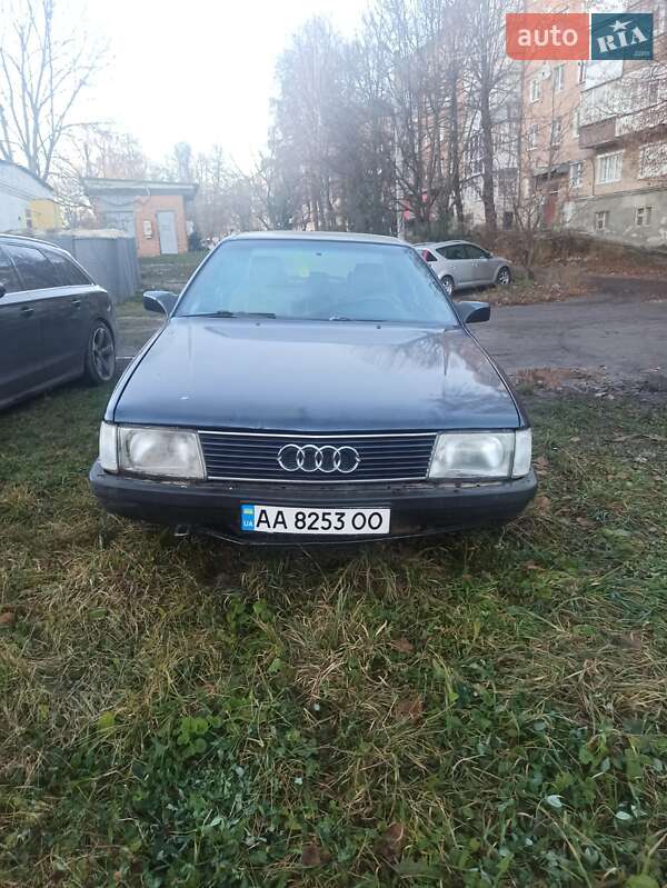 Седан Audi 100 1990 в Глухове