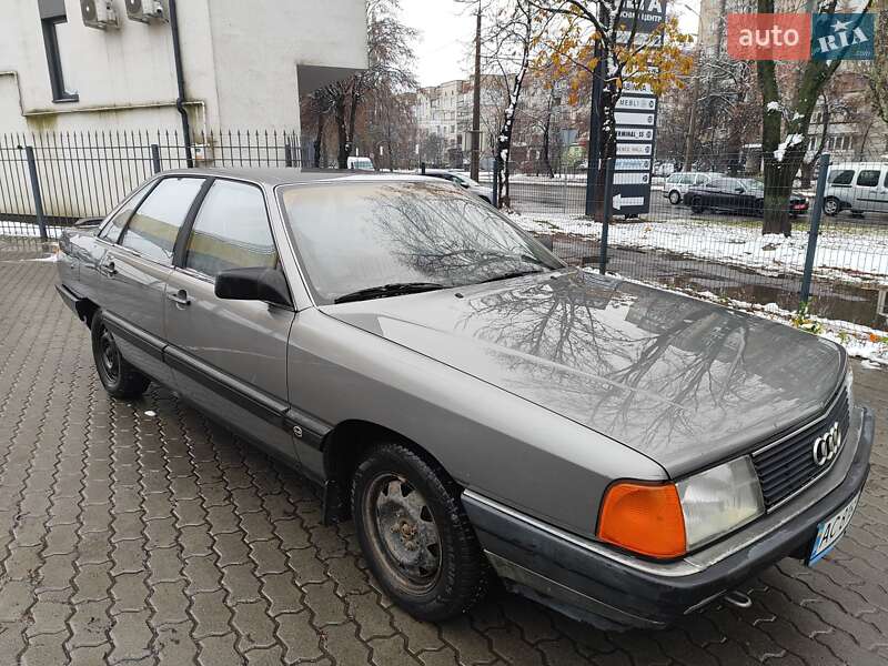 Седан Audi 100 1987 в Луцке
