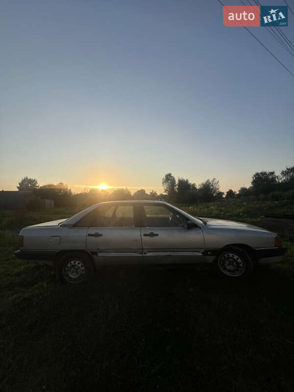 Седан Audi 100 1986 в Ємільчиному