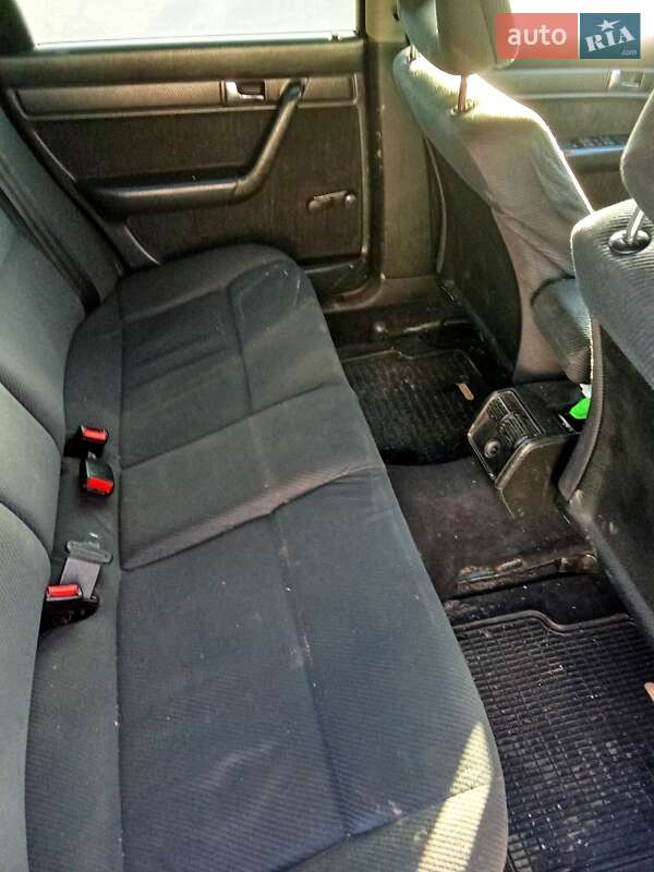 Седан Audi 100 1993 в Синельниковому