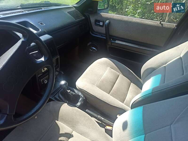 Седан Audi 100 1988 в Шумске