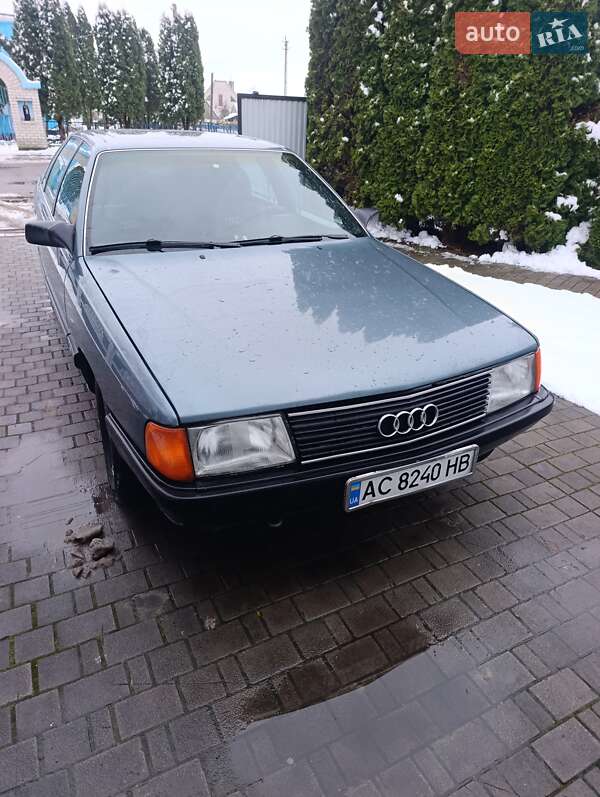 Седан Audi 100 1989 в Ратным