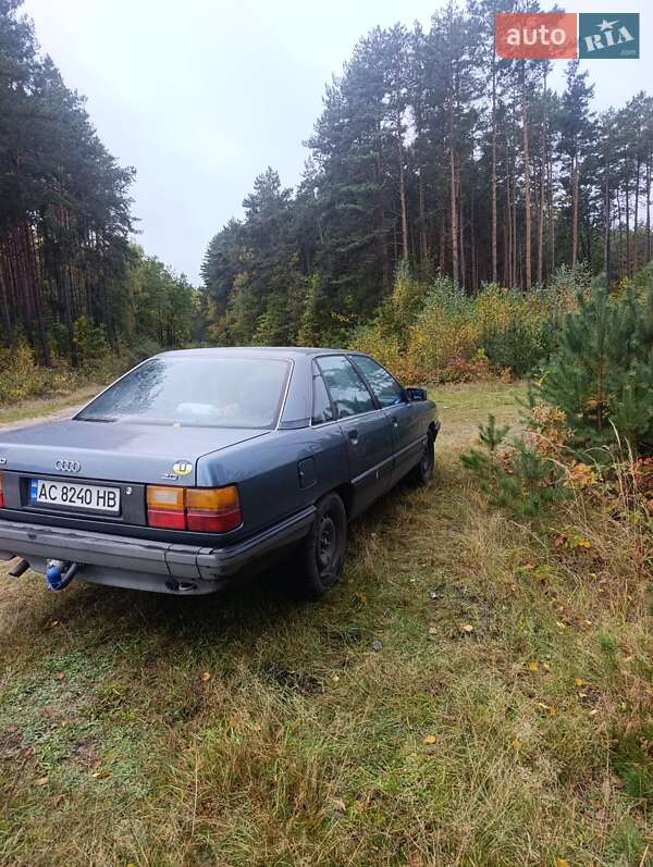 Седан Audi 100 1989 в Ратным