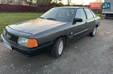 Седан Audi 100 1985 в Любомле