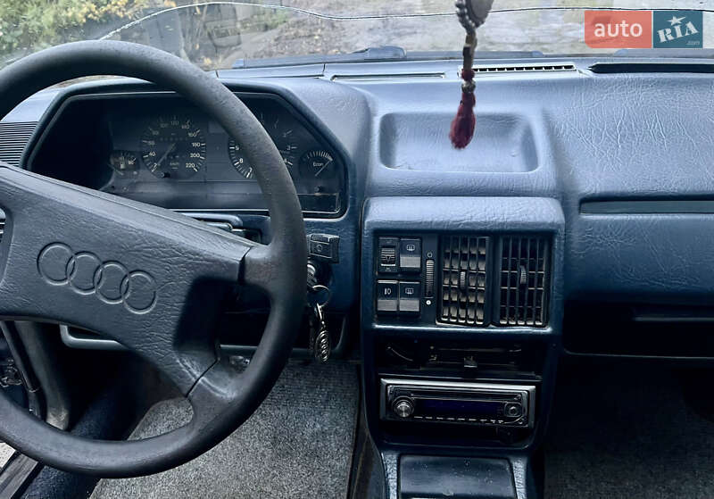 Седан Audi 100 1983 в Млиніві фото 10 Седан Audi 100 1983 в Млиніві