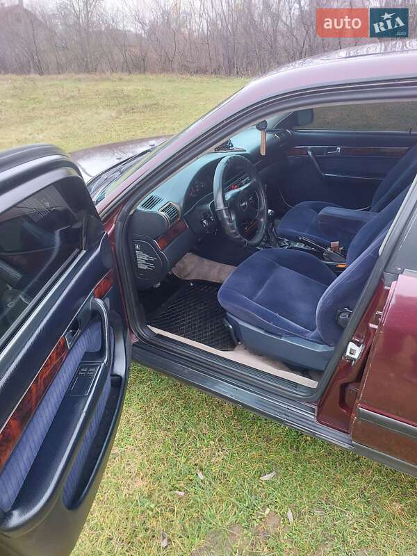 Седан Audi 100 1991 в Остроге