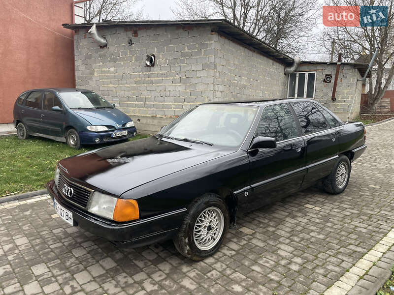 Седан Audi 100 1989 в Черновцах