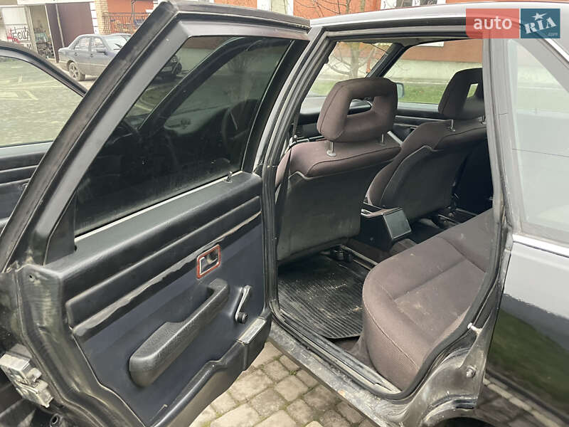 Седан Audi 100 1989 в Черновцах