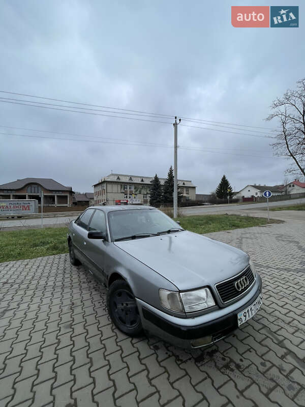 Седан Audi 100 1993 в Черновцах