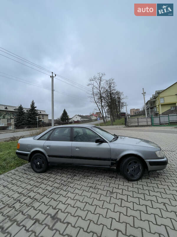 Седан Audi 100 1993 в Черновцах